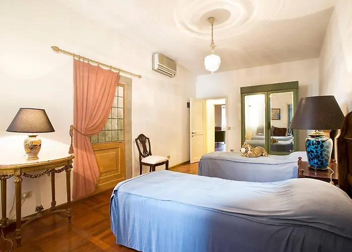Oltrarno Large Apartment